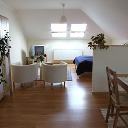 Ilona Apartmanhaz Komárom Exteriör bild