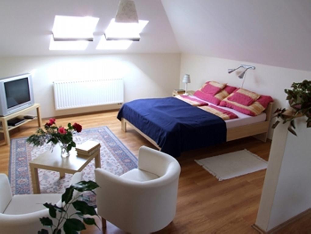 Ilona Apartmanhaz Komárom Rum bild