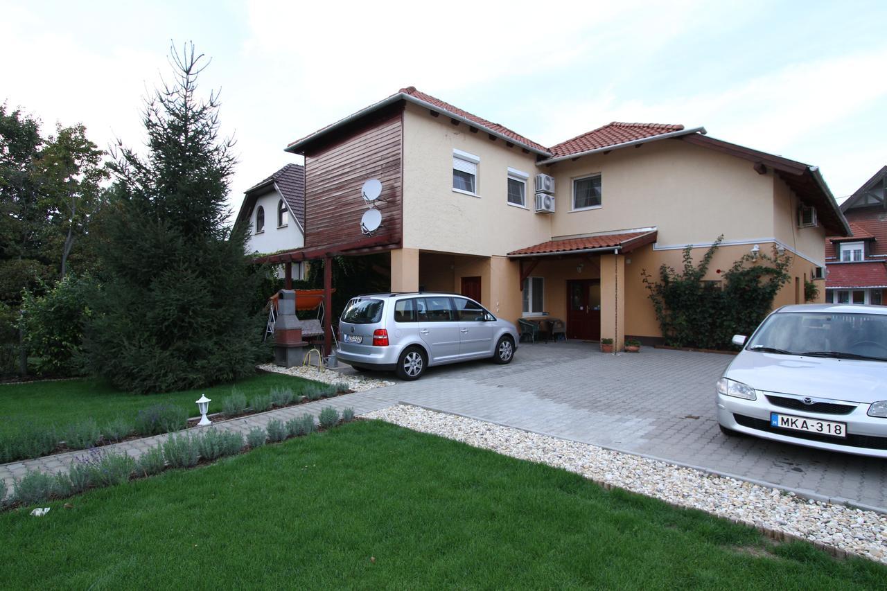 Ilona Apartmanhaz Komárom Exteriör bild