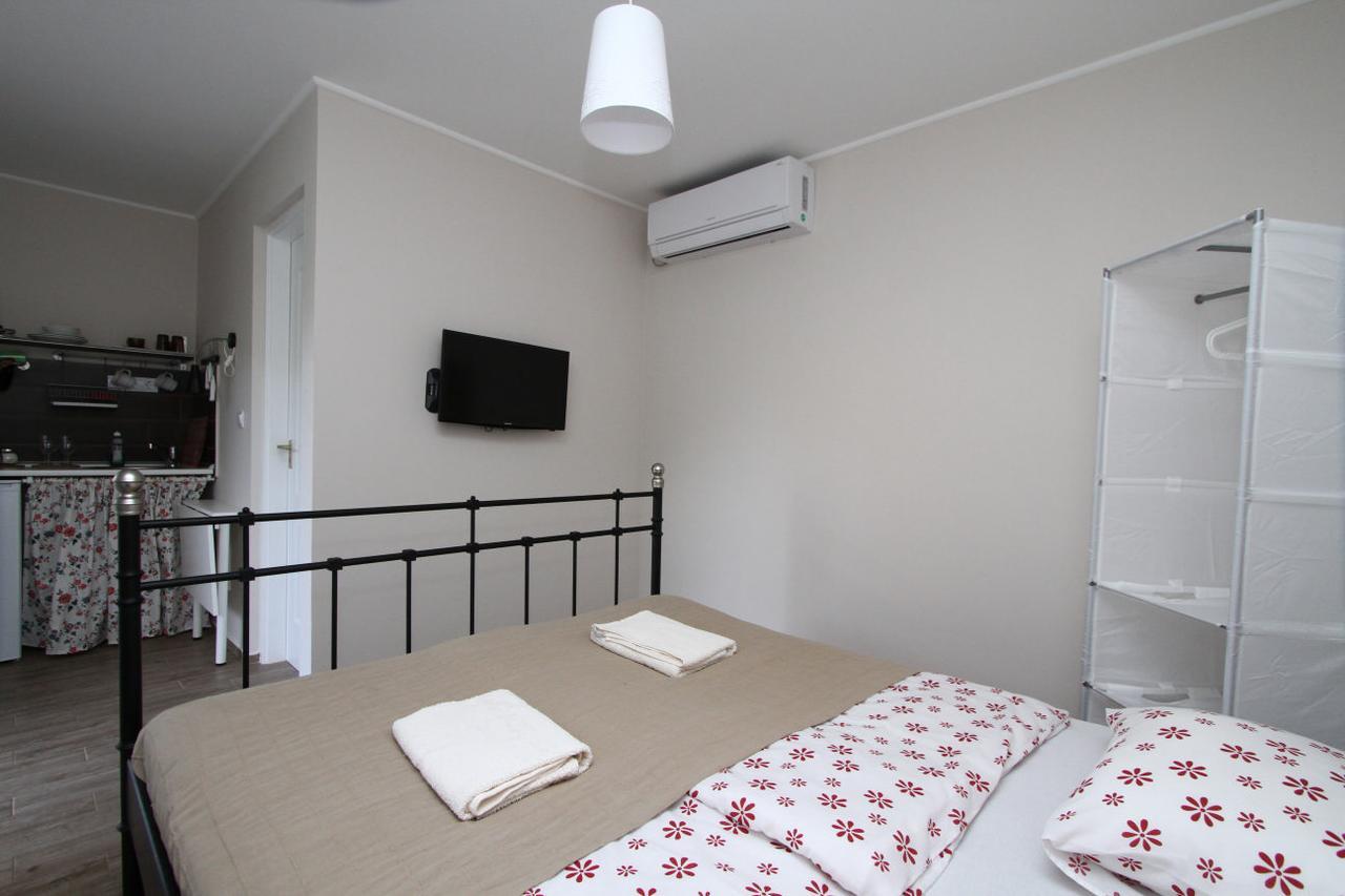 Ilona Apartmanhaz Komárom Exteriör bild